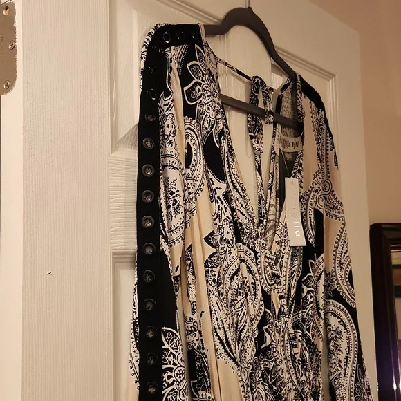 Romper - Picture 4 of 4